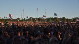 Auch wenn es noch nicht so voll ist wie später bei "Muse" oder "Die Antwoord" – zum Konzert von "Florence And the Machine" füllt sich die 60.000 Personen fassende Fläche vor der Orange-Stage zunehmend. Und das aus gutem Grund.