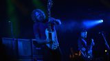Pop, Elektro und Metal ist in Roskilde kein Widerspruch. Im Gegenteil: Viele junge Dänen und relativ viele junge Däninnen stehen auch auf härtere Klänge.   Die 2000 geründete US-amerikanische Band "Mastodon" aus Atlanta, Georgia überzeugt mit anspruchsvollen Rhythmusvariationen und komplexen Gitarrenriffs.