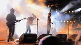 Auf die Ohren ihrer Zuhörer nimmt die "Fat White Family" schon gar keine Rücksicht mehr. Die Londoner Band legt es laut eigener Aussage darauf an, ihrem Publikum eine Gänsehaut zu bescheren. Und damit meinen sie die Art von Gänsehaut die von Fingernagelkratzen auf einer Schultafel hervorgerufen wird. Mit diesem Anliegen sind ihre Post-Punk-Country-Blues-Songs wohl eher nur einem erfahreneren Rock Publikum zu empfehlen.