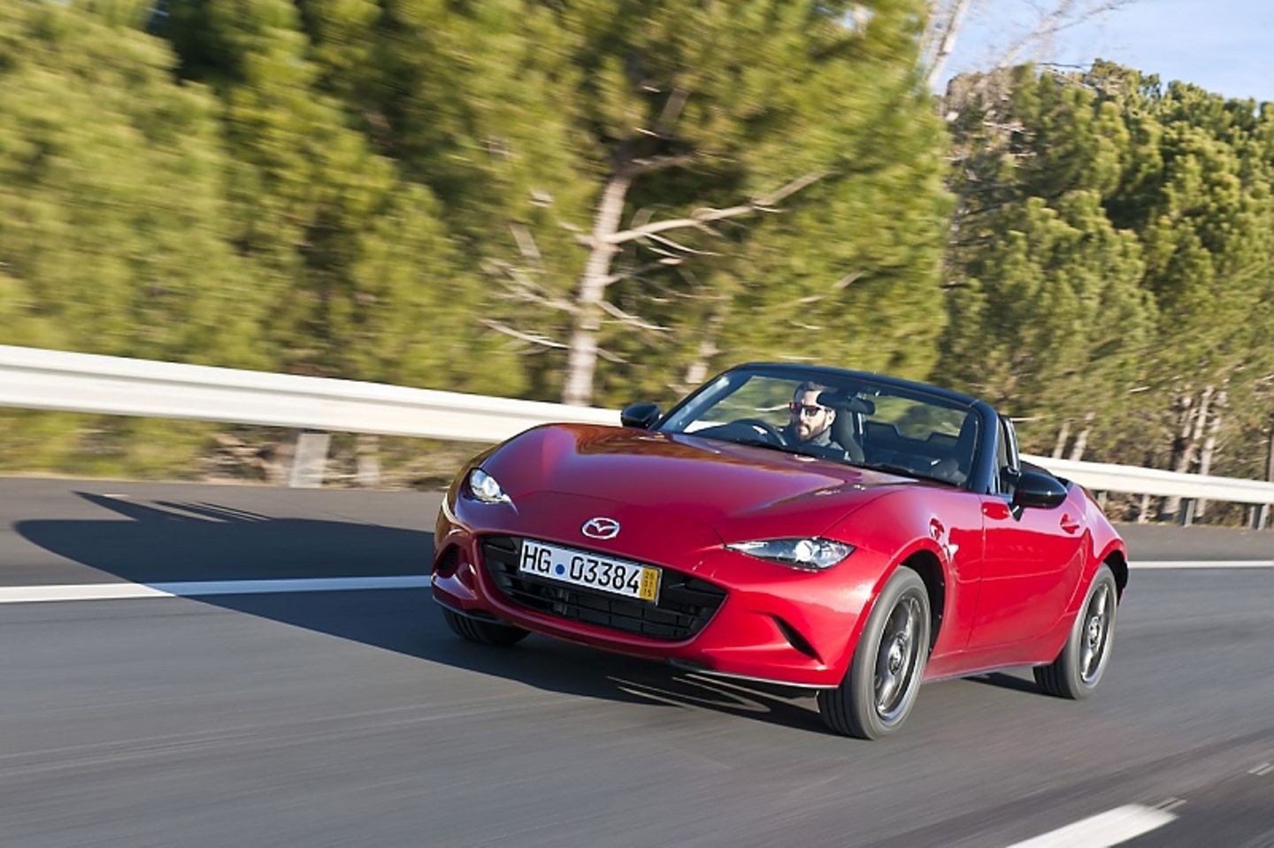 Mazda MX-5 2015 - die neue Generation startet zunächst nur mit einem Stoffdach