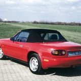 Mazda MX-5 1. Generation - damals mit PVC-Mütze