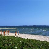 Der Strand von HOlnis eigent sich für Famlien