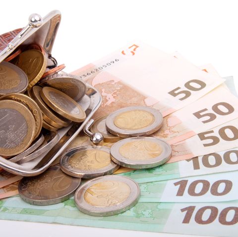 Ein junger Syrer hat einen Beutel mit 1450 Euro gefunden und bei der Polizei abgegeben (Symbolbild)