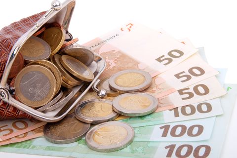 Ein junger Syrer hat einen Beutel mit 1450 Euro gefunden und bei der Polizei abgegeben (Symbolbild)