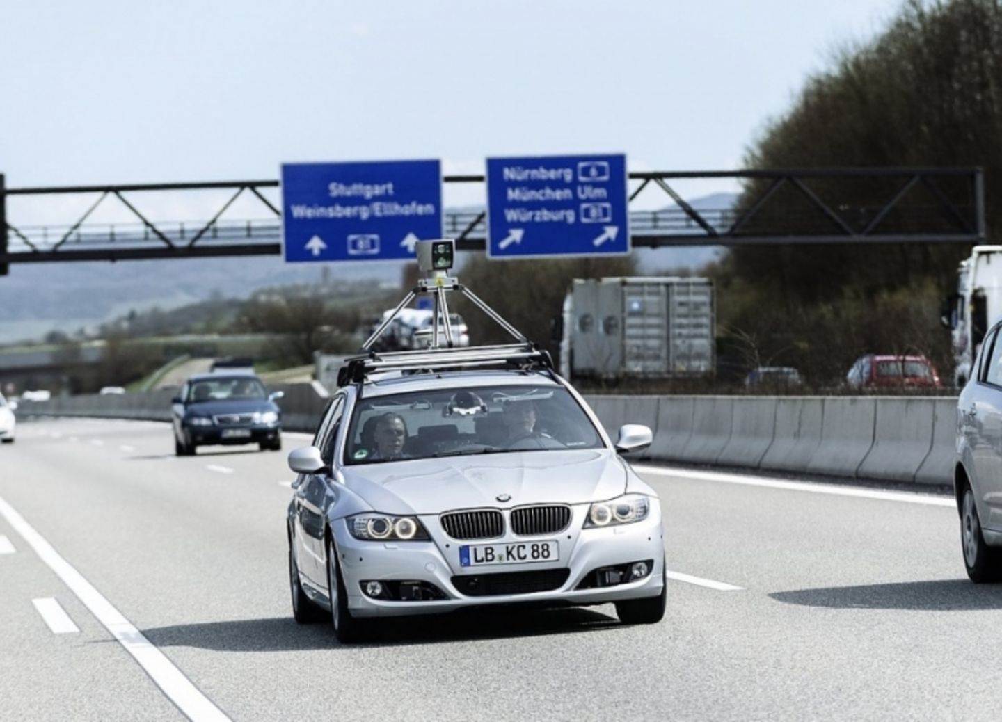 Ein Bosch-Prototyp probt das automatisierte Fahren