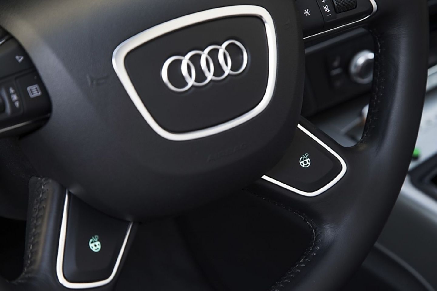 Mit diesen Knöpfen wird der Auto-Pilot aktivierrt