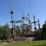 Im Hochseilgarten Ammersee lädt das Piratenschiff "Wilde Gretel" zum Klettern ein