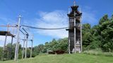 In bis zu 15 Metern Höhe kann man sich im Klettergarten Schlitz austoben