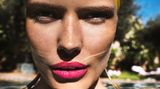 Blohm lief bereits für Victoria's Secret über den Laufsteg und trat in Kampagnen von Max Mara oder Lanvin auf. Für ihren Job zog die gebürtige Bremerin kürzlich nach New York.