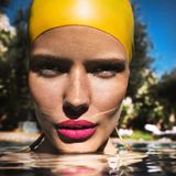 Blohm lief bereits für Victoria's Secret über den Laufsteg und trat in Kampagnen von Max Mara oder Lanvin auf. Für ihren Job zog die gebürtige Bremerin kürzlich nach New York.