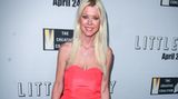 Ob ihr der ausbleibende Erfolg auf den Magen schlägt? Schauspielerin Tara Reid ("American Pie") kämpft seit Jahren mit Gewichtsproblemen. Ihr Bustier-Oberteil scheint förmlich vom Körper zu rutschen.