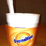 Ein McFlurry mit Ovomaltine-Pulver