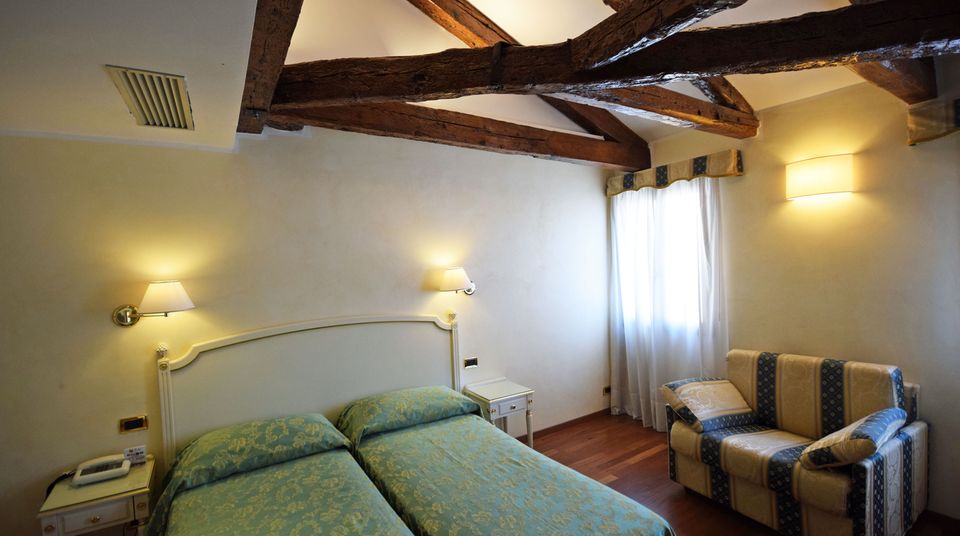Neutral eingerichtet ist das Hotel Do Pozzi