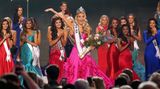 Es ist zum Schreien: Olivia Jordan mit Krone und Schärpe nach ihrer Krönung zur Miss USA 2015