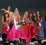 Es ist zum Schreien: Olivia Jordan mit Krone und Schärpe nach ihrer Krönung zur Miss USA 2015