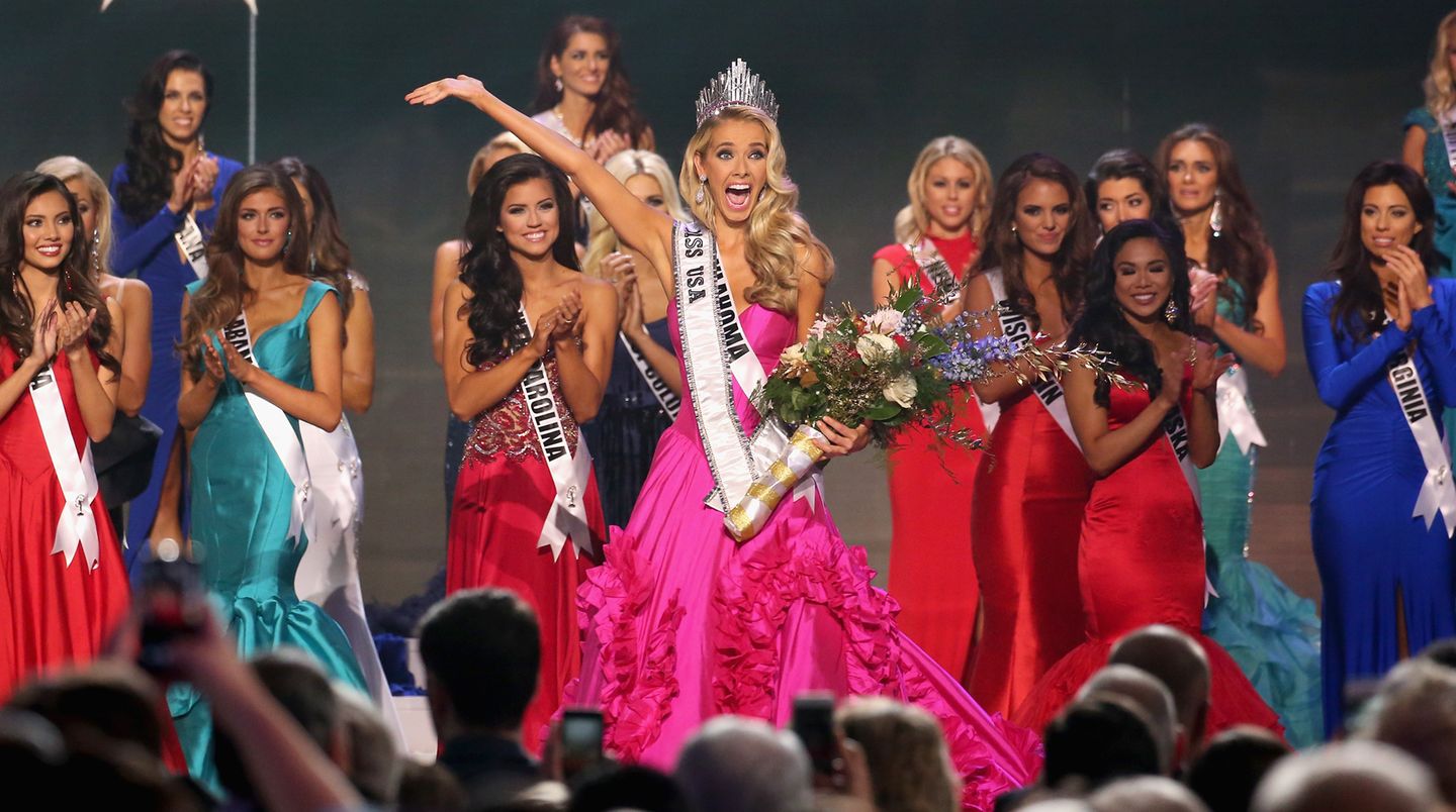 Es ist zum Schreien: Olivia Jordan mit Krone und Schärpe nach ihrer Krönung zur Miss USA 2015