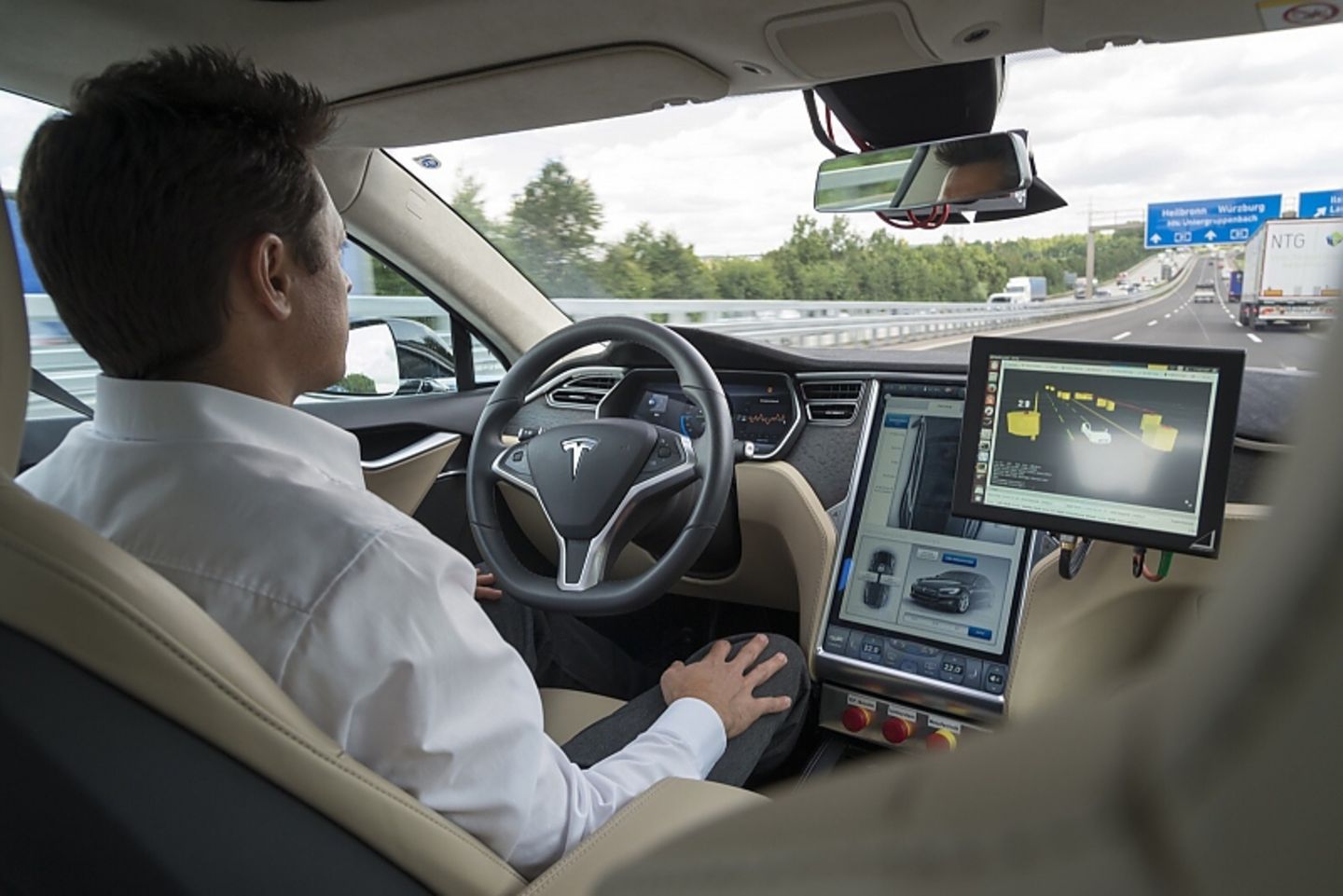 Autonomes Fahren bei Bosch: Tesla S als Versuchsträger