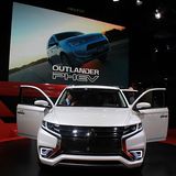 Auch Plug-in-Hybride, wie das Concept Mitsubishi Outlander, werden in Zukunft eine deutlich größere Reichweite haben