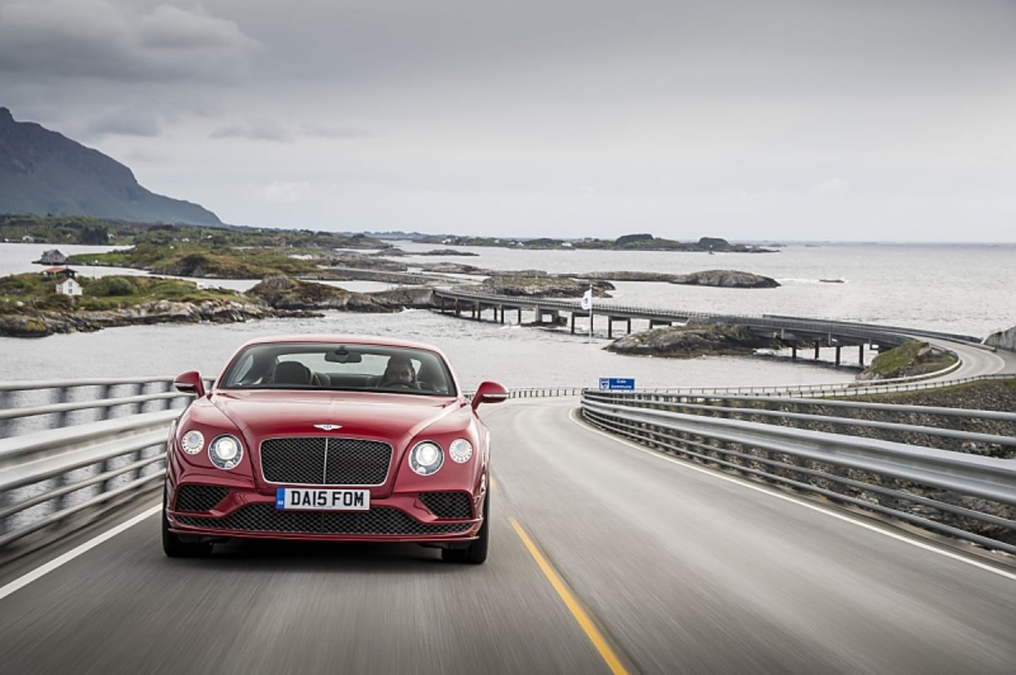 Bentley Continental GT Speed Modelljahr 2016 - die Kraft wird im Verhältnis 40:60 an beide Achsen übertragen
