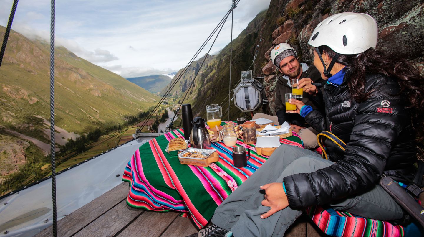 Lunch auf einer Holzplattform