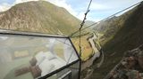 Bett mit Kopfkissen und Tiefblick