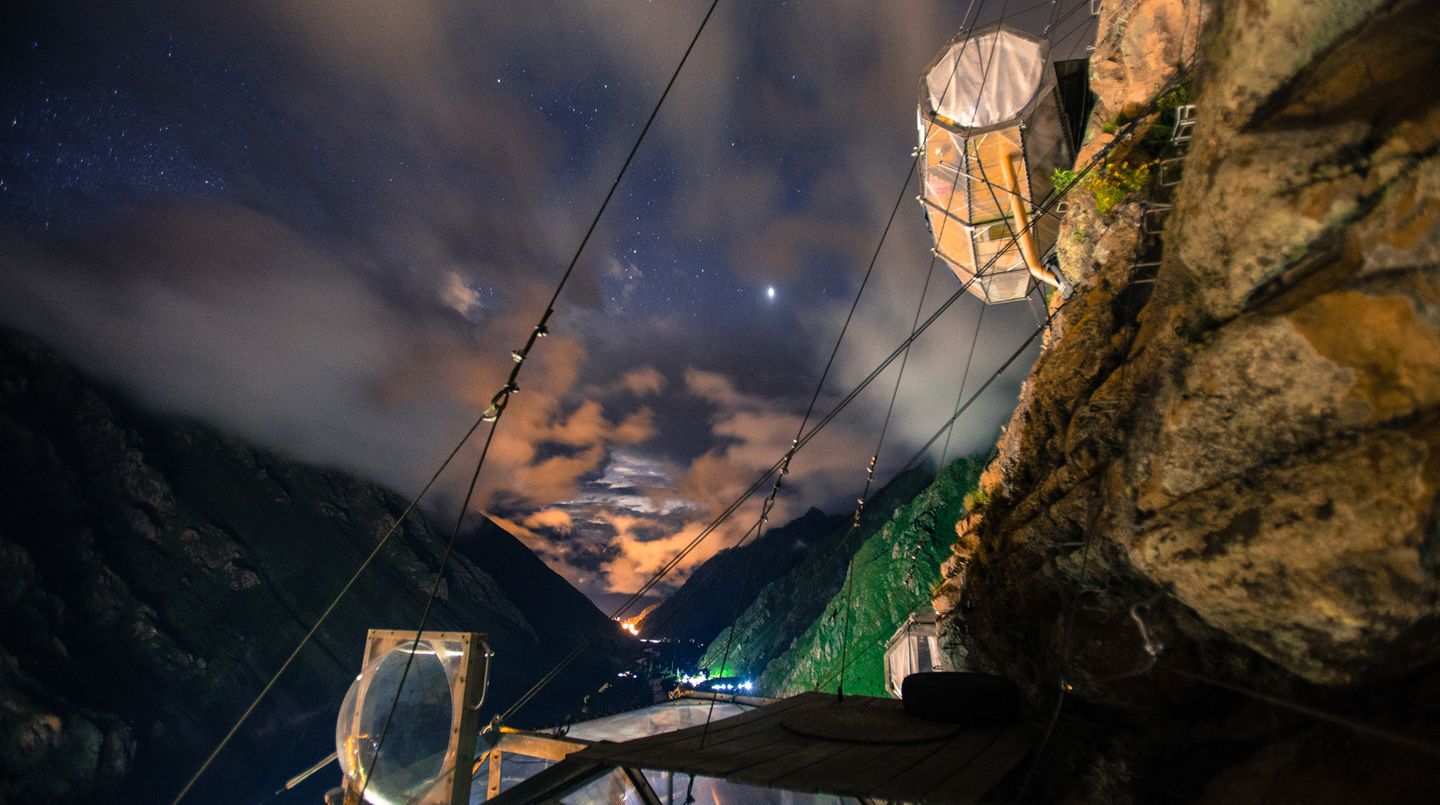 Bewölkter Nachthimmel über der Skyodge