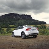 Beim Volvo S60 Cross Country stehen zwei Motoren zur Auswahl - einen Fünf- und einen Vier-Zylinder-Diesel: beide leisten 140 kW