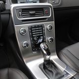 Die Mittelkonsole wirkt aufgrund der Knopforgie überladen