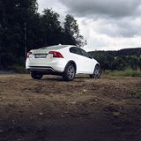 Das Fahrwerk reagiert auf schlechten Straßen ungehobelt