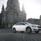 Trotz des abfallenden Dachs haben auch großgewachsene Personen auf dem Rücksitz genügend Kopffreiheit