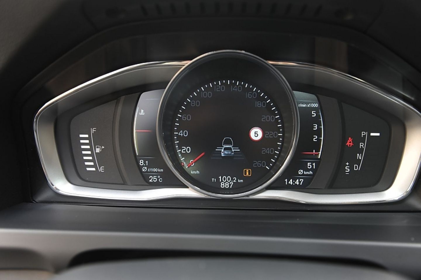 Beim Volvo S60 Cross Country gibt es ein zentrales Rundinstrument