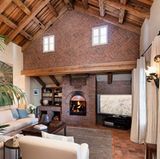 Insgesamt verfügen die Villa und das Gästehaus eine Wohnfläche von gut 880 Quadratmetern.