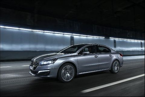 Der Peugeot 508 tritt mit neuem Kühlergrill und geänderten Scheinwerfern an