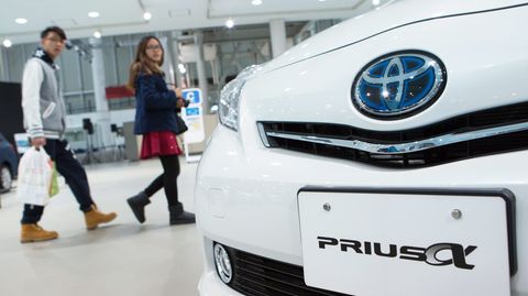 Toyota ruft über 600.000 seiner Hybrid-Autos wegen eines Softwarproblems zurück in die Werkstätten.
