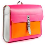 Ein Leder-Schulranzen in Pink und Orange