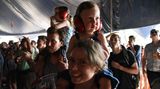 Die dänische Band "Who Made Who" gefällt allen Altersgruppen. In Roskilde haben Kinder bis zehn Jahren freien Eintritt. Zehn bis vierzehnjährige können in Begleitung Erwachsener Kinderkarten kaufen, auch wenn das Festival ausverkauft ist und erst mit 15 zahlt man den vollen Eintritt und darf auch alleine das Festival erkunden. Alkohol gibt es in Dänemark allerdings erst ab 18. 