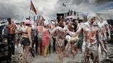 Seit 1972 hat das Roskilde Festival über € 30 Millionen (2013 waren es etwa € 26,4 Millionen) für wohltätige Zwecke eingespielt.  Die Gewinne fließen an den seit 1930 aktiven und 1965 gegründeten Roskildefonds (später Roskilde Festival Foundation).        Der gemeinnützige Verein entscheidet darüber, wohin die Gelder fließen und wie sie verteilt werden.  Ärzte ohne Grenzen, Amnesty International, Human Rights Watch, Safe the Children, War Victims in Iraque und der Worls Wildlife Fond gehören zu den bekannteren Empfängern.        Seit einigen Jahren kann auch das Publikum Vorschläge einreichen und zum Teil mitbestimmen an wen Teile der Gelder fließen sollen.  Im vergangenen Jahr wurden über 300 Einsendungen von vier Freiwilligen gesichtet und sechs Empfänger von insgesamt € 67.114,- ausgewählt. Bei diesen handelt sich um Hilfseinrichtungen für junge Menschen in Dänemark und Indien. Deren Angebote reichen von Sicherheit für junge Menschen im  Nachtleben, einen Treffpunkt für einsame junge Menschen über Hilfe für Jugendliche mit Behinderungen, den Kindern von Alkoholikern und Opfer häuslicher Gewalt bis zu einem Dorf für Weisenmädchen in Indien.