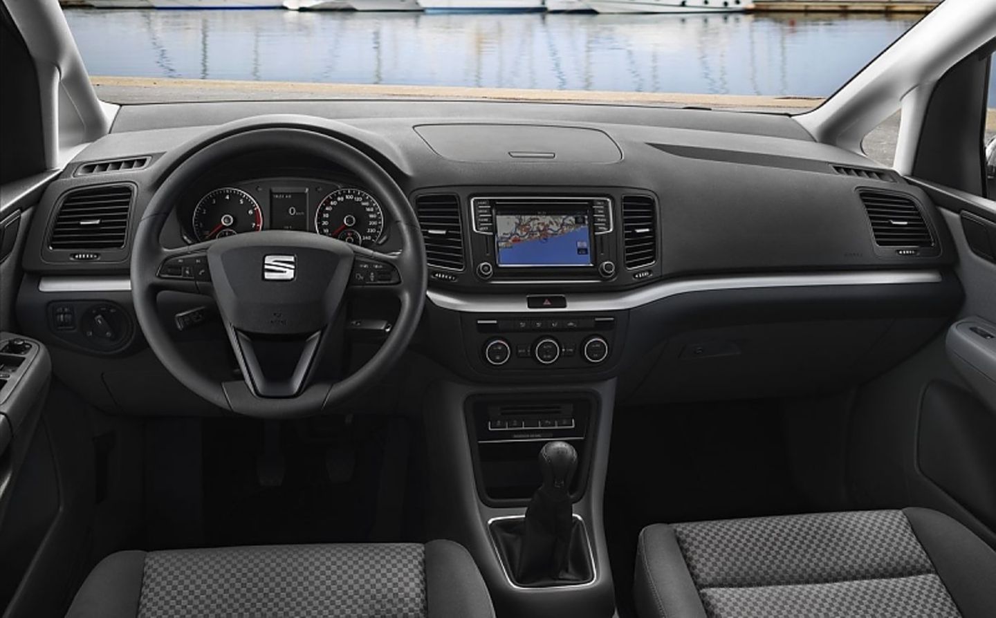 Das Cockpit des neuen Seat Alhambra.