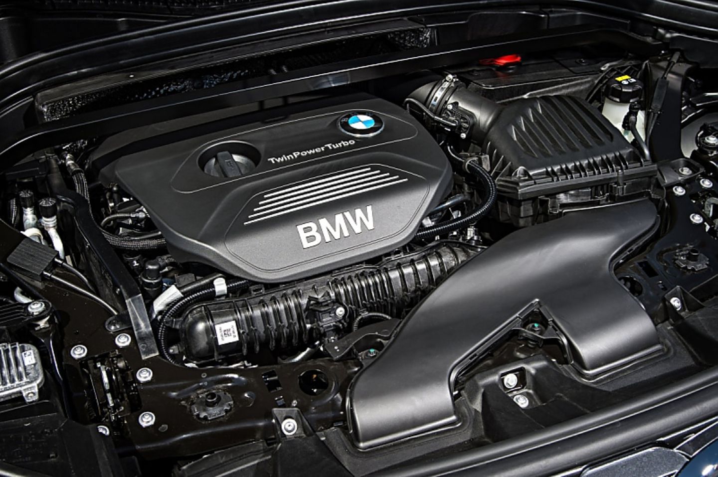 BMW X1 xDrive 25i - hier gibt es nur noch Platz für Vierzylinder