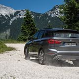 BMW X1 xDrive 25i - Dank Allradantrieb geht es kraftvoll bergan