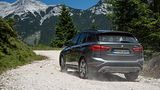 BMW X1 xDrive 25i - Dank Allradantrieb geht es kraftvoll bergan