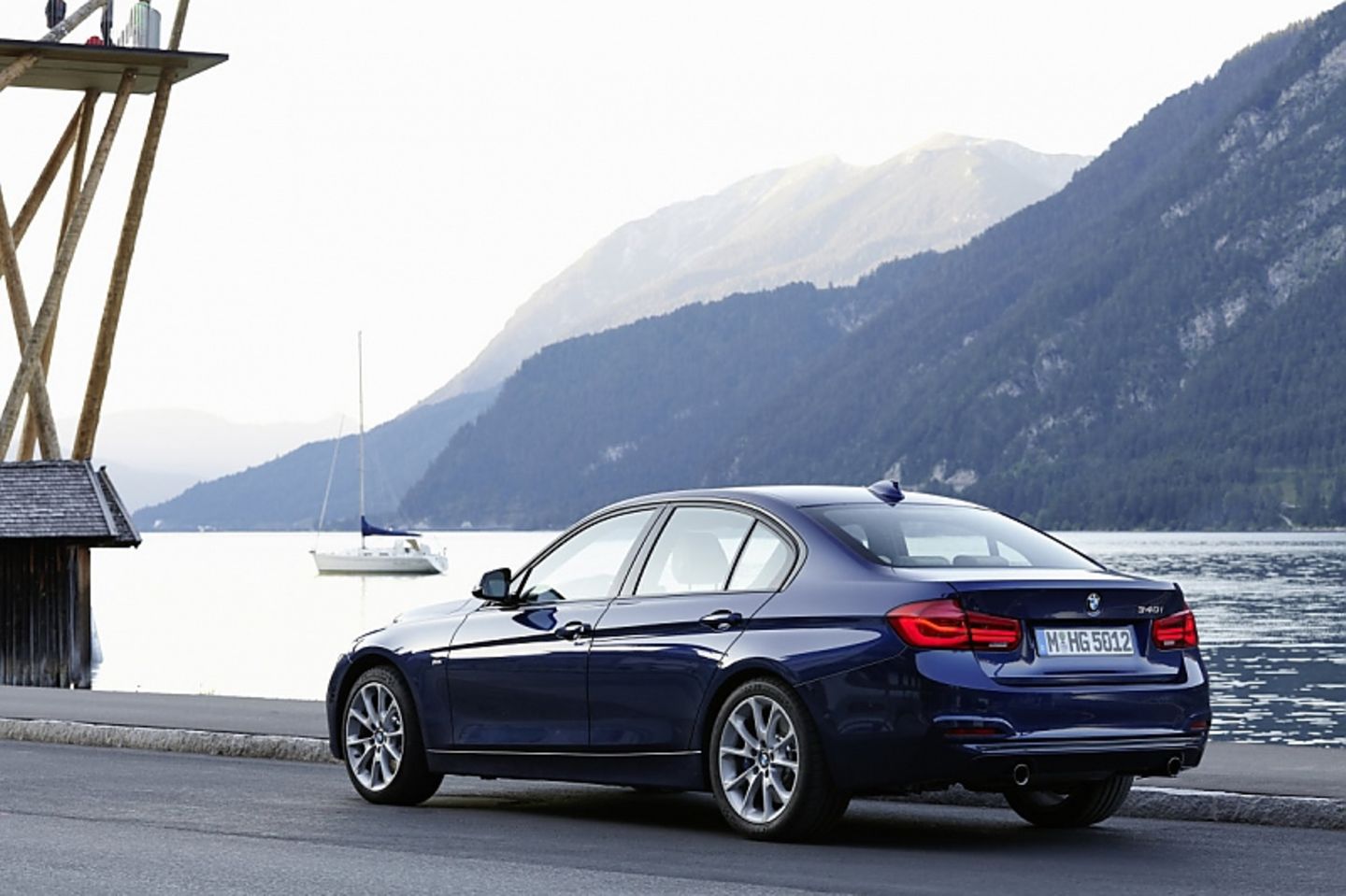 BMW 340i Modellpflege 2015 - schafft 250 km/h Höchstgeschwindigkeit