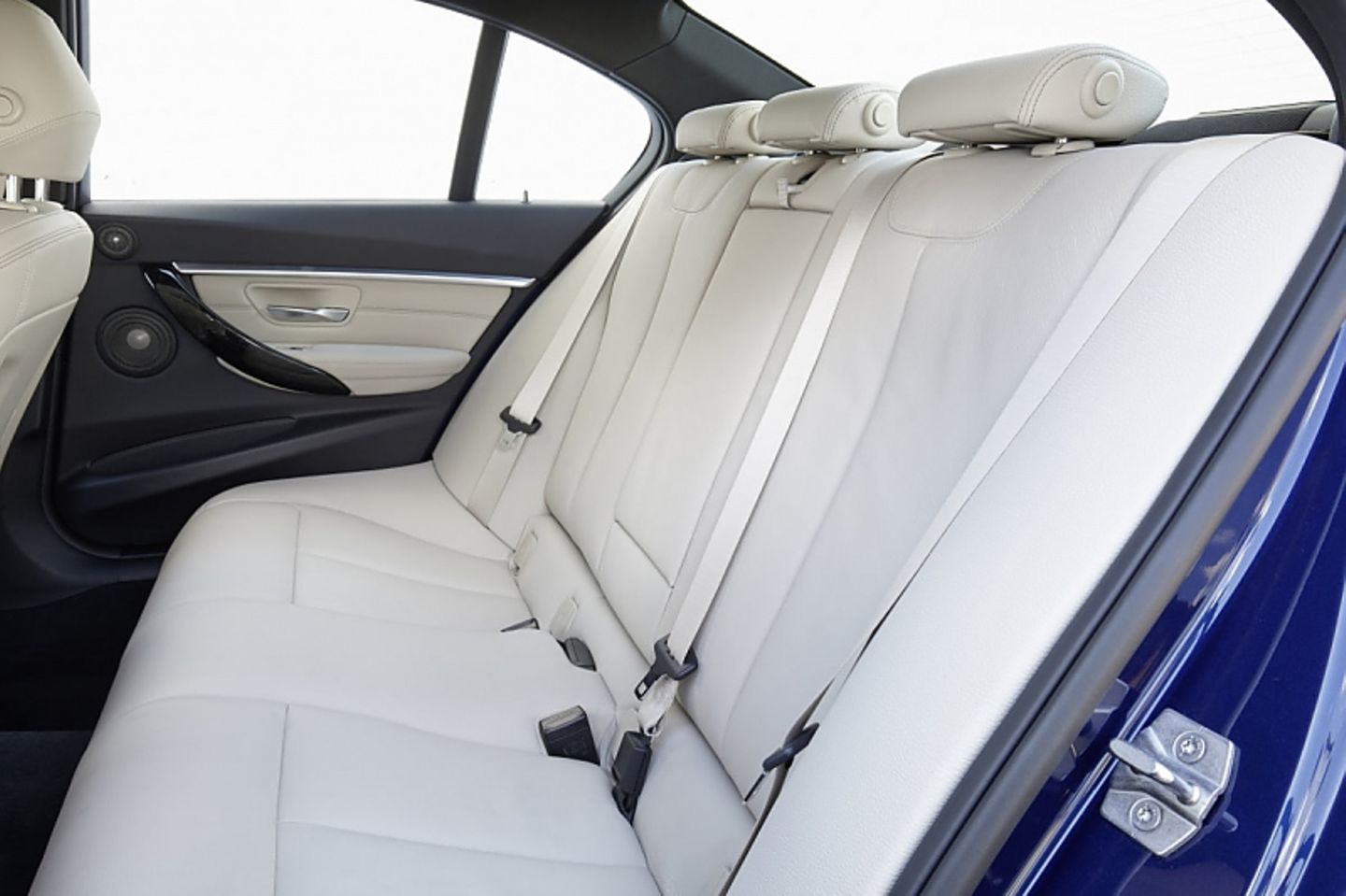 BMW 340i Modellpflege 2015 - das Platzangebot im Fond ist ausreichend