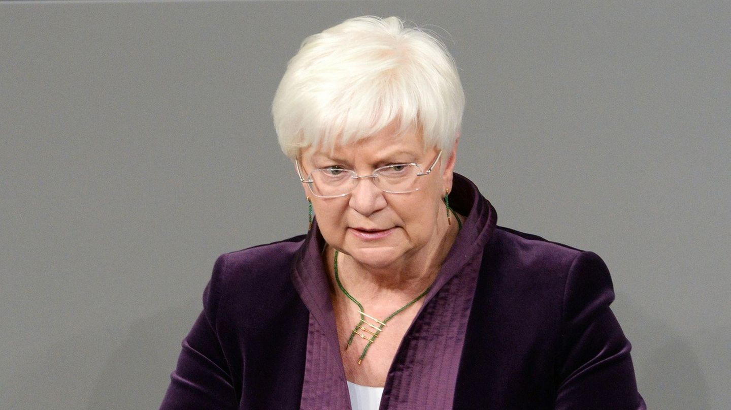 Gerda Hasselfeldt im Bundestag Debatte im Bundestag zur Griechenlandhilfe