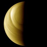 Die Venus - von links von der Sonne beschienen