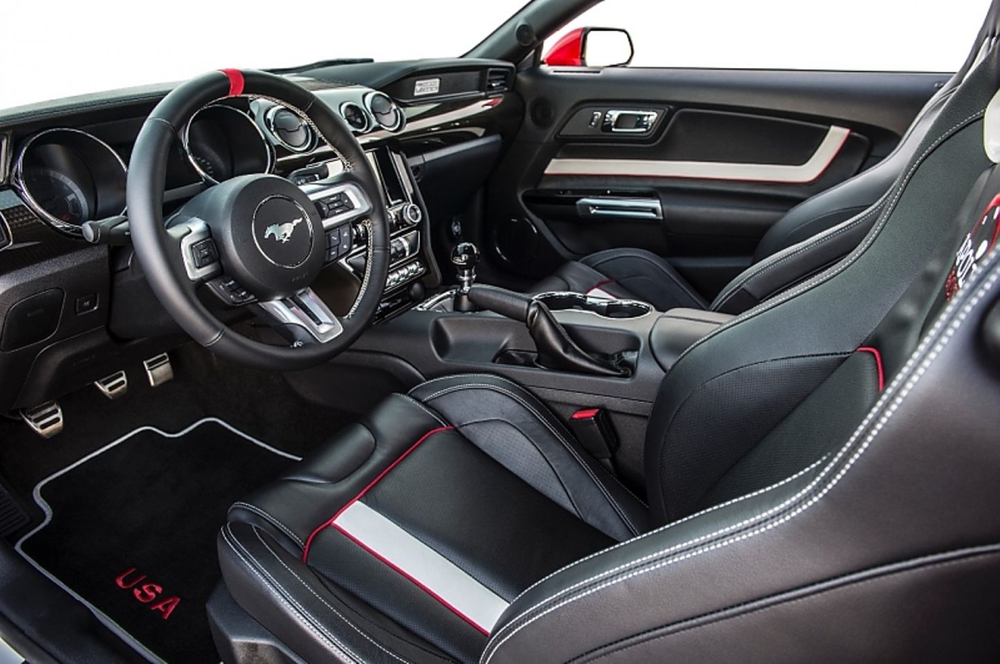 Das Cockpit der Ford Mustang Apollo Edition