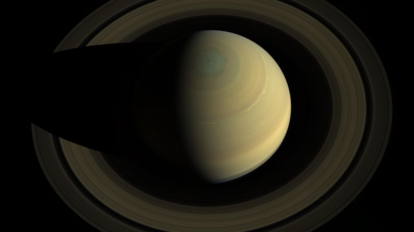 Nach New Horizons: Überall im Sonnensystem zuhause Aufsicht auf den Ringplaneten Saturn