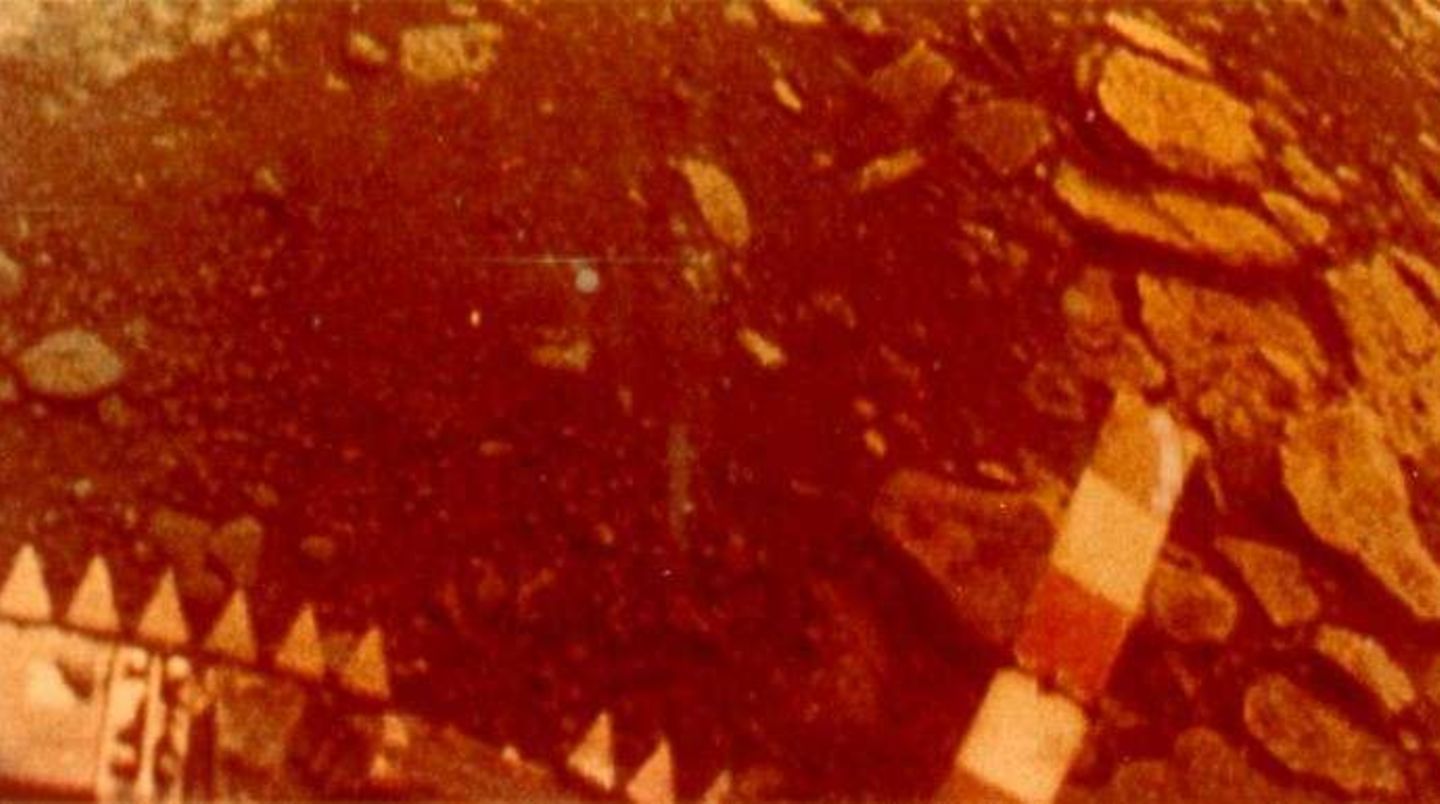 Nach New Horizons: Überall im Sonnensystem zuhause Steinige Oberfläche der Venus - fotografiert von der Sonde Venera 13
