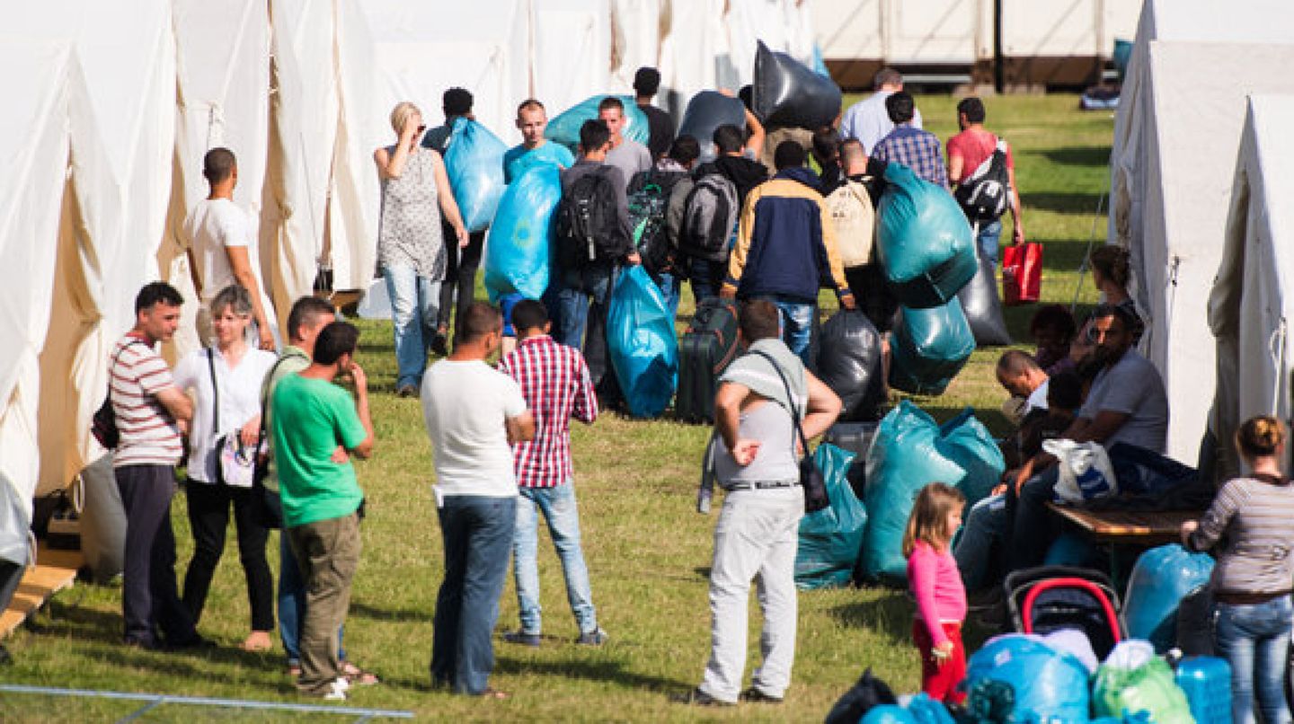 Flüchtlinge ziehen in Hamburg in eine neue Unterkunft ein