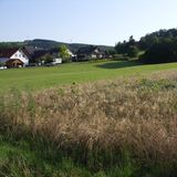 Hummersen  "Hummersen weckt bei meiner Frau und mir das Heimatgefühl. Weil wir hier unser Haus gekauft haben und wir uns unheimlich wohl fühlen. Ein Fleckchen Erde wo sich "Fuchs und Hase gute Nacht sagen" - nichts für Großstadt- und Mittendrin-Fetischisten. Eher ein Dörfchen im Weserbergland um Urlaub zu machen und um mal runterzukommen...    Ein Dorf so richtig mitten am Arsch der Welt.  Aber hier ist Natur pur und eine tolle Dorfgemeinschaft..." User Madzdi78      Und wo liegt dieses Hummersen? Genau hier!